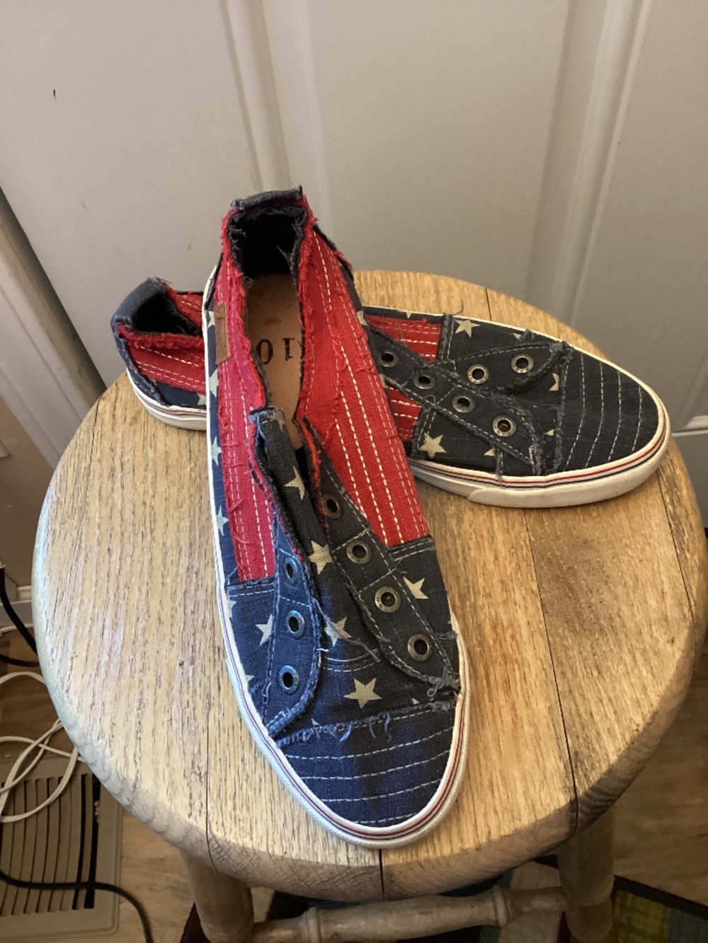 Blowfish Malibu Stars Stripes Flag Distressed slip on shoes  10 Red White Blue